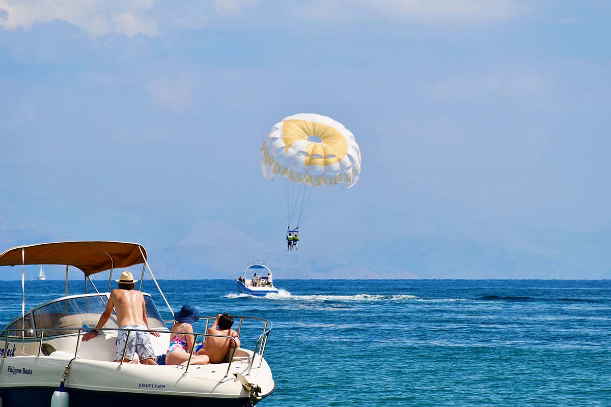 Corfu Watersports Dassia Kalami θαλάσσια σπορ Δασιά Καλάμι θαλάσσιο σκι parasailing Corfu paragliding inflatables ski club family kids activities mykerkyra.com