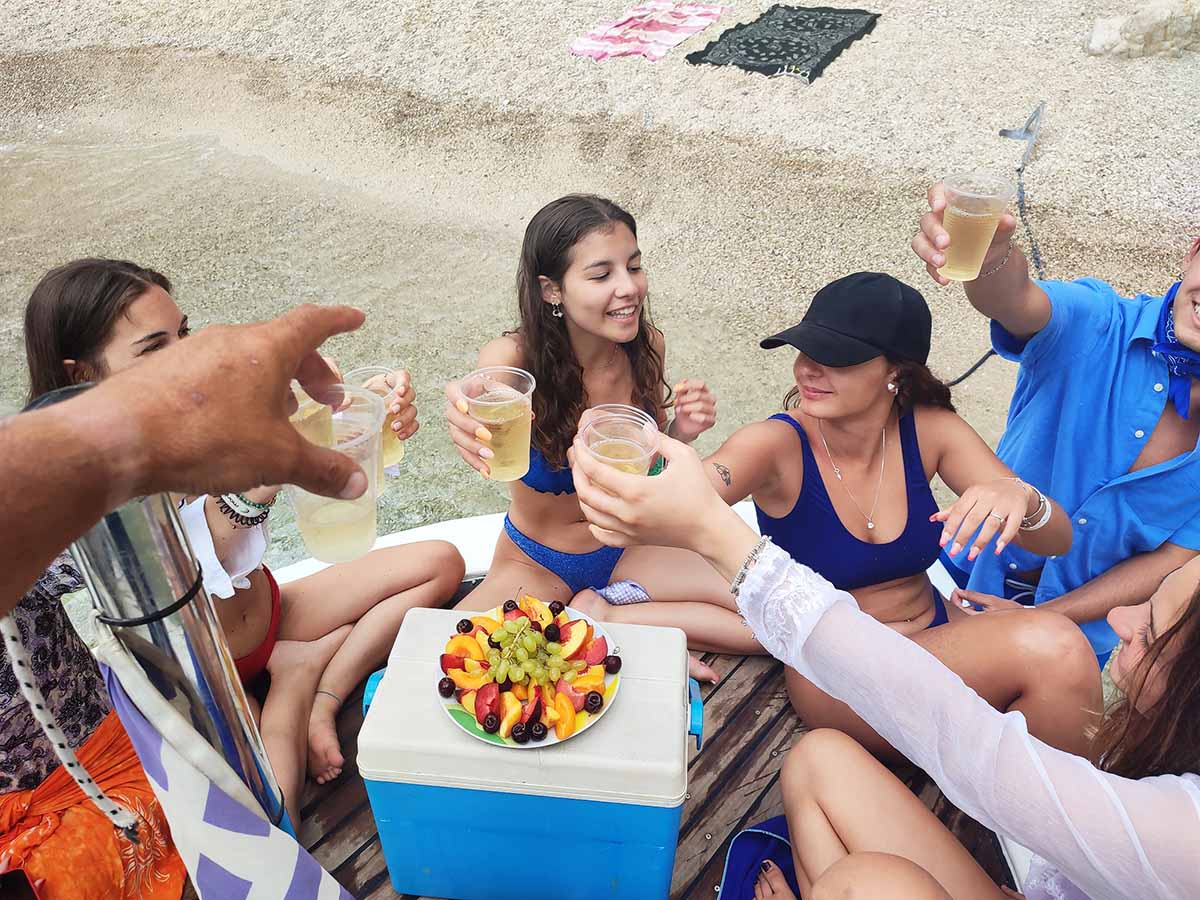 Mpoukas boat Rentals private boat trips rentals Paleokastritsa Παλαιοκαστριτσα Κέρκυρα Corfu mykerkyra